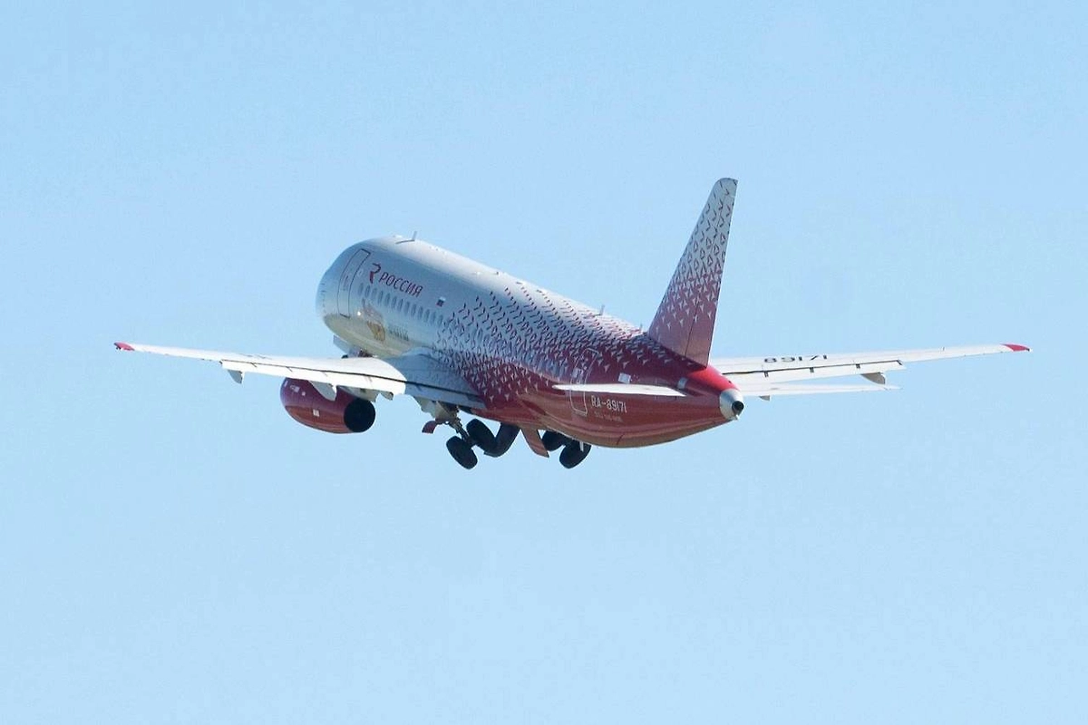 Сигнал о пожаре сработал в самолёте Superjet перед посадкой в Архангельске