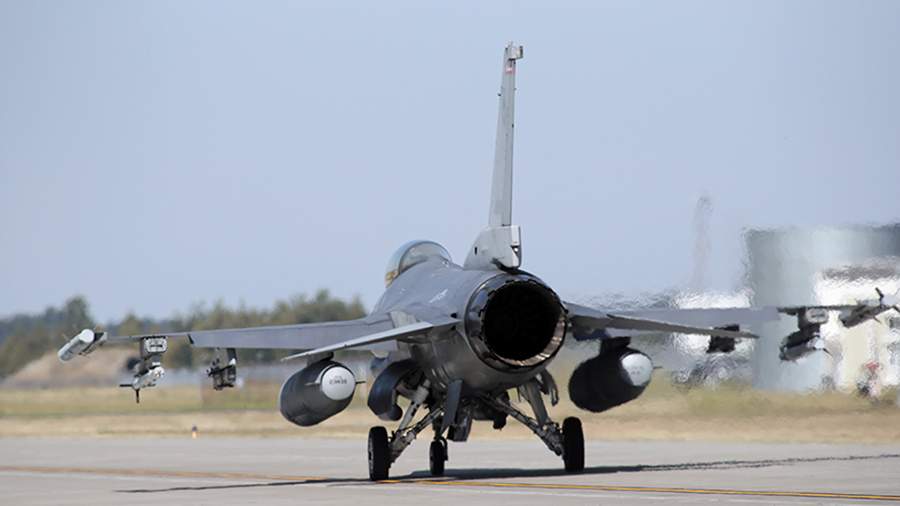 В Польше сообщили о нехватке пилотов для истребителей F-16