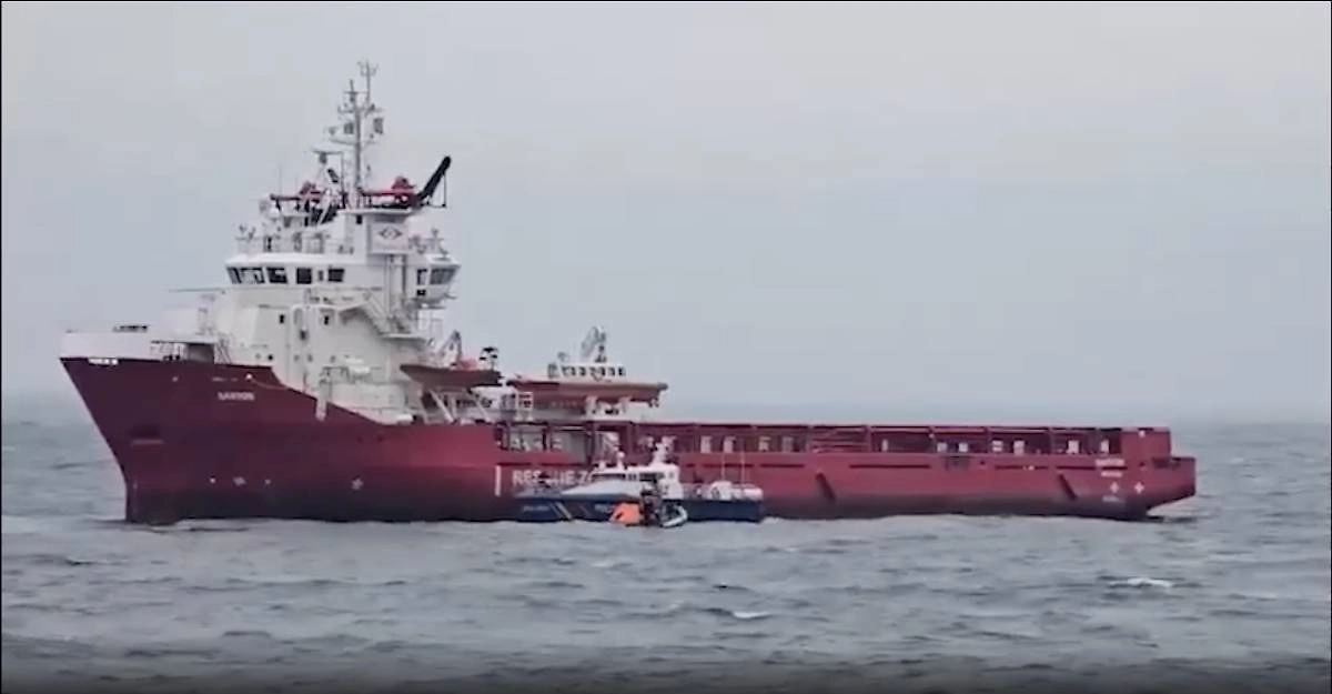 Появилось видео затонувшего после атаки дрона сухогруза у берегов Румынии