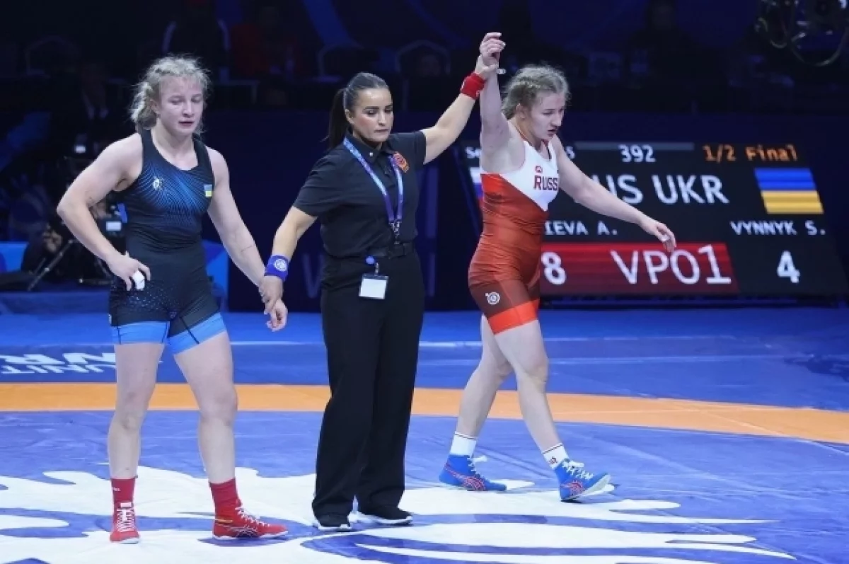 Россиянка Касабиева вышла в финал ЧМ по борьбе после победы над украинкой