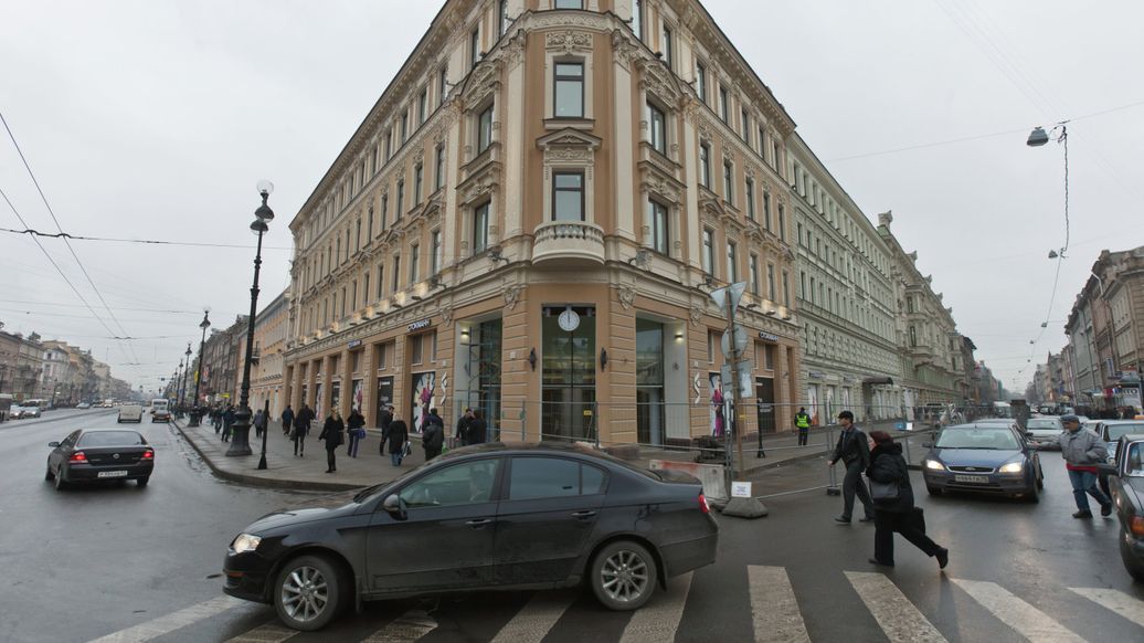 В Петербурге подросток украл из чужого жилища ценностей на миллион рублей