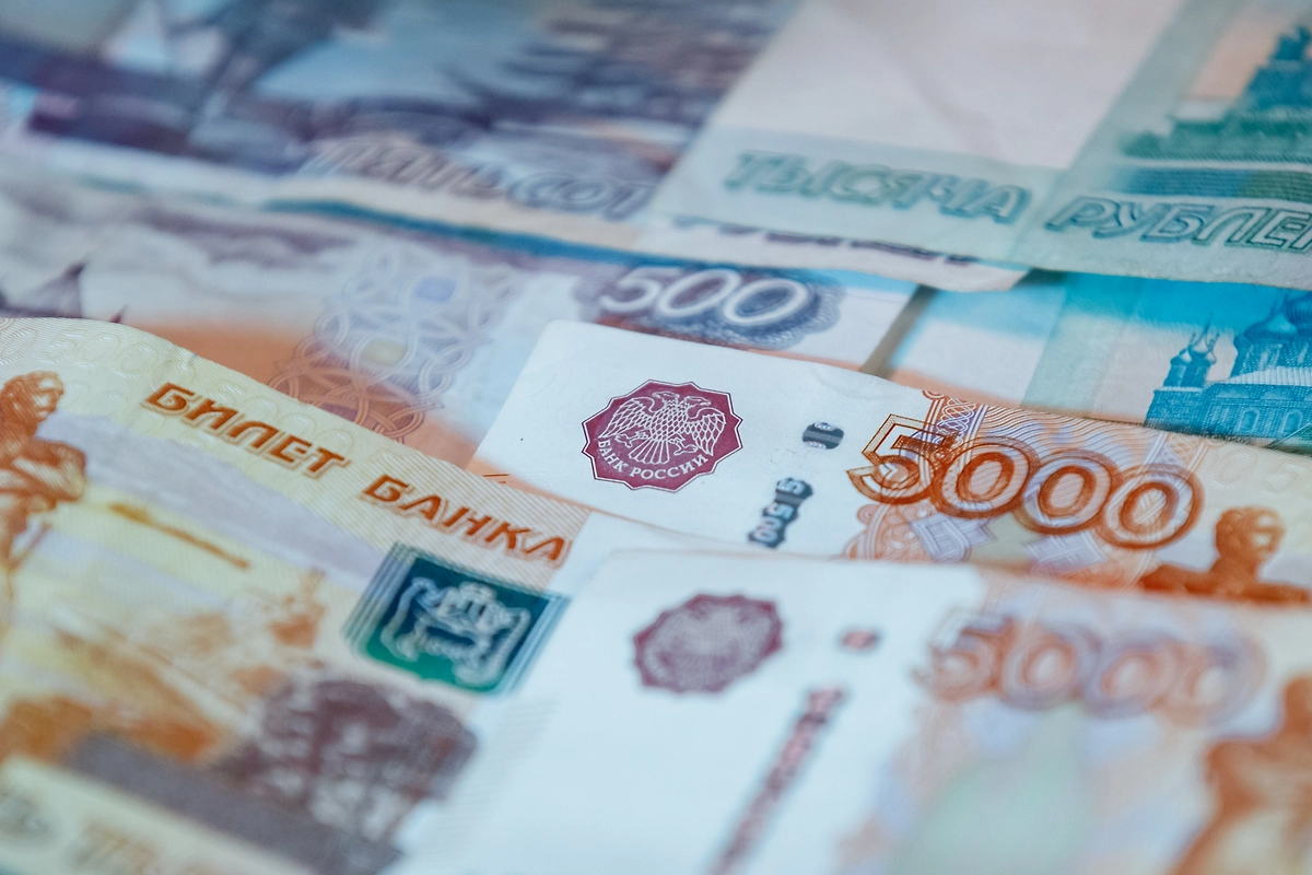 15 тысяч за пять лет: Экономист рассказал, как изменится МРОТ в России в 2027 году
