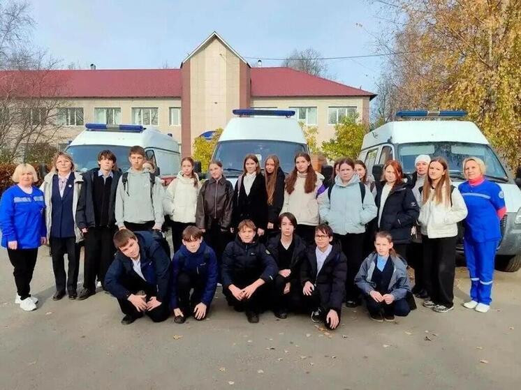 Вурнарским школьникам показали работу скорой помощи изнутри