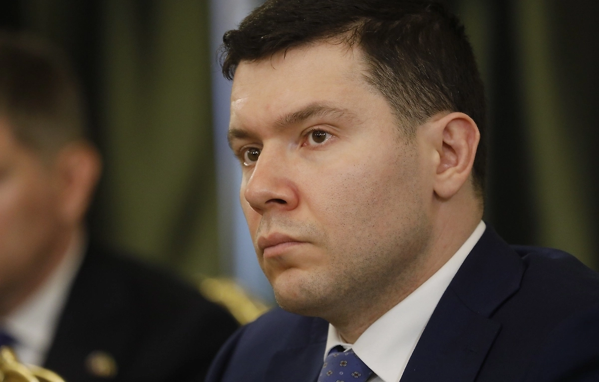 Алиханов предрёк рост рынка электрокаров до 25% и раскрыл преимущества «Атома»
