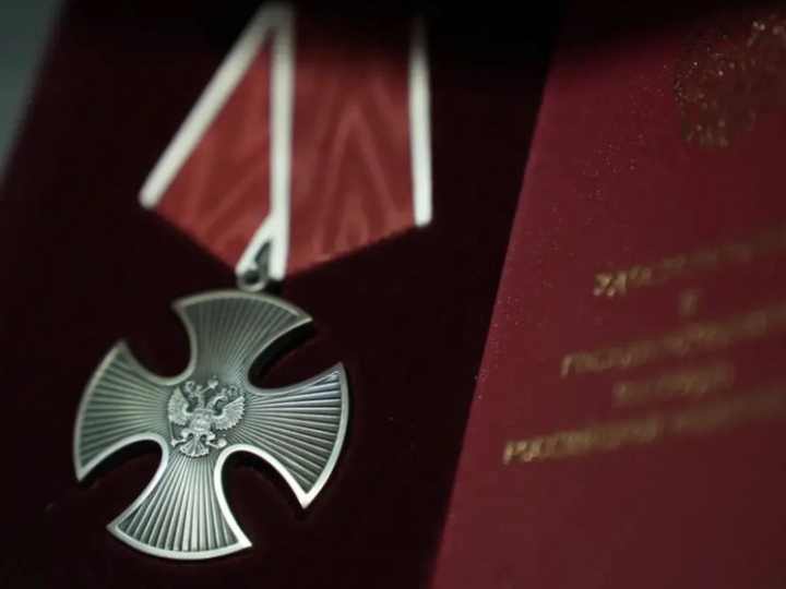 Семьям погибших сотрудников в Запорожской области вручили ордена Мужества