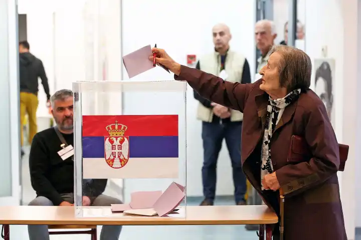 Повторное голосование на 53 участках в Сербии состоится 1 ноября