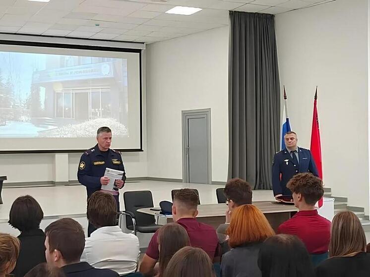 Старшеклассникам Серпухова рассказали, как стать офицером ФСИН