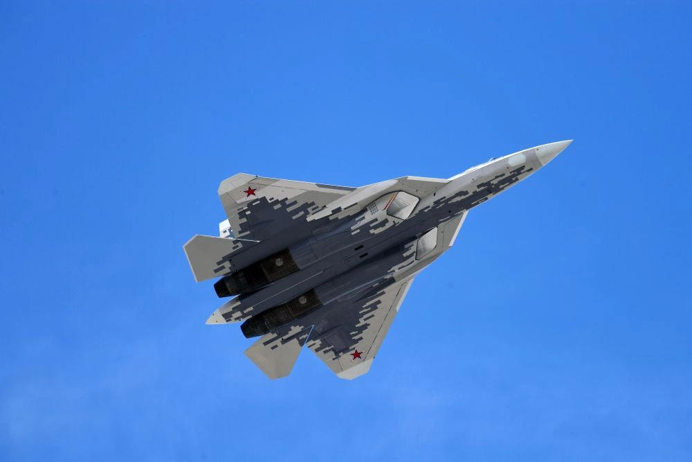 Су-57 ударил ракетами-невидимками по аэродрому ВСУ