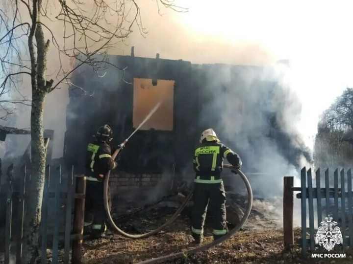 Тело женщины обнаружили в ходе тушения пожара в Тверской области