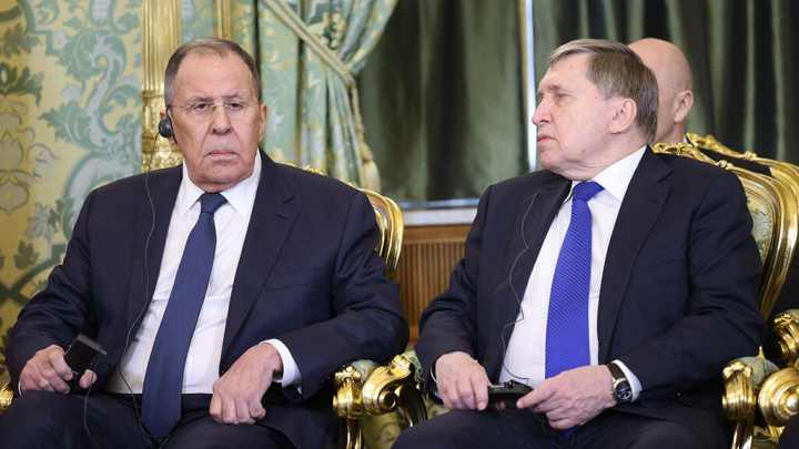 Ушаков: Европу не будут приглашать за стол переговоров по Украине