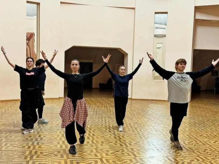Во Дворце культуры им. Ленина в Луганске продолжается серия творческих мастер-классов