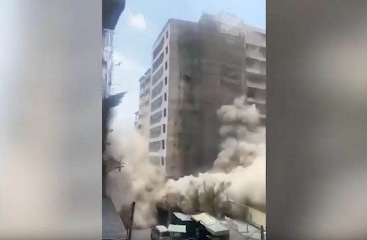 Многоэтажное здание обрушилось в Кении, под завалами до сотни людей