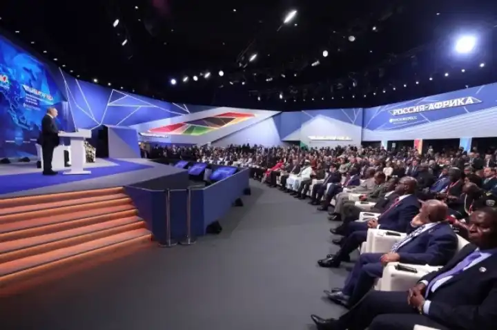 Путин предложил гостям саммита Россия – Африка российское мороженое
