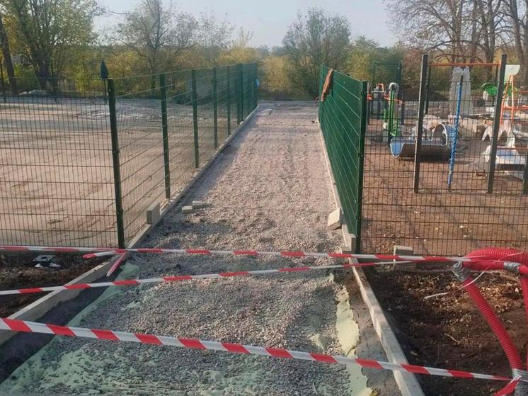 В Мирном ДНР обустраивают площадки для спорта и детских игр