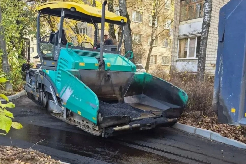 В Смоленске до конца 2026 года отремонтируют более 20 межквартальных проездов