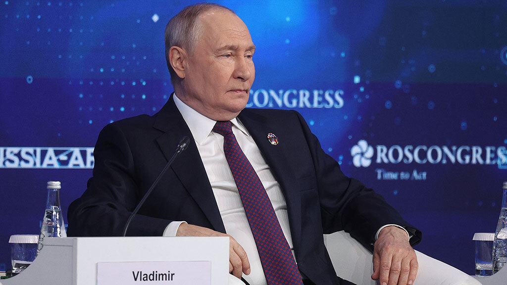Путин: контакты с Маском по низкоорбитальным группировкам сохраняются