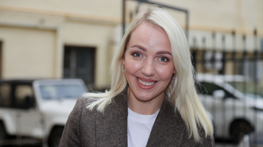 Пахучий диван всему виной: актриса «Деффчонок» Галина Боб судится с мебельной компанией