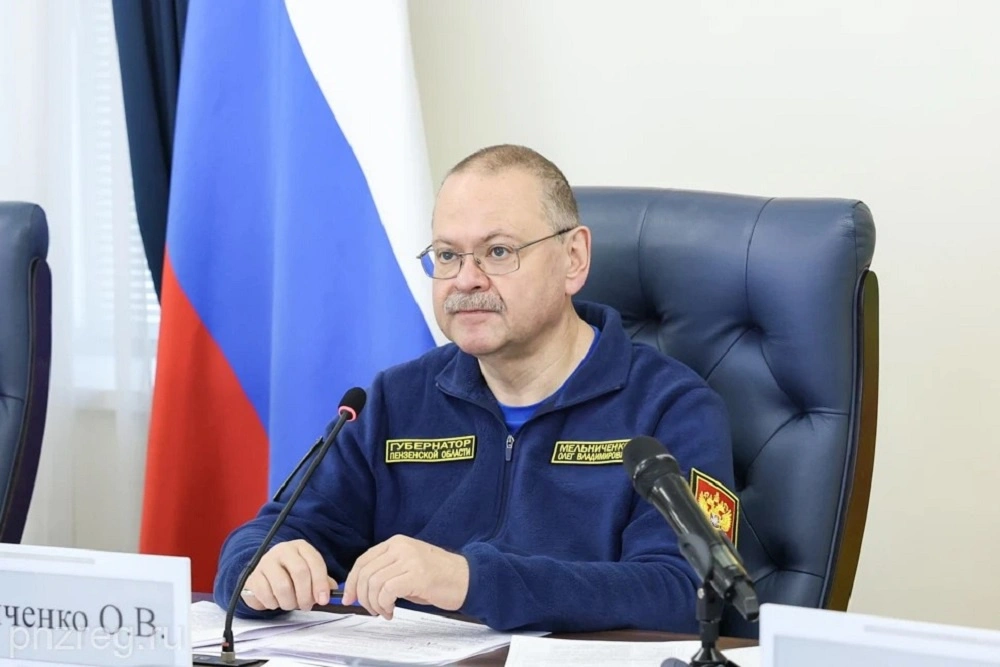 Олег Мельниченко посетил обновленную набережную в Сосновоборске