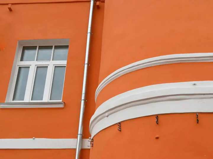 В Ельце ремонт школы-памятника готов на 86%
