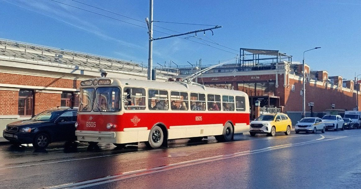 В Москве выпустили на линию троллейбус 1970-го года выпуска