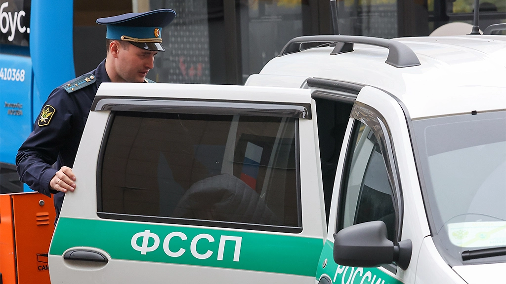 ФССП призвала россиян погашать долги за 2–3 дня до выезда за границу