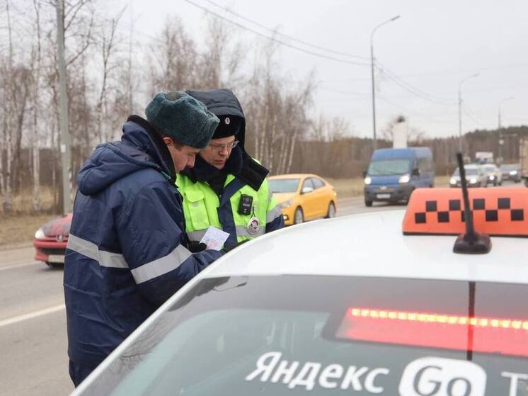В Серпухове проверяют безопасность такси