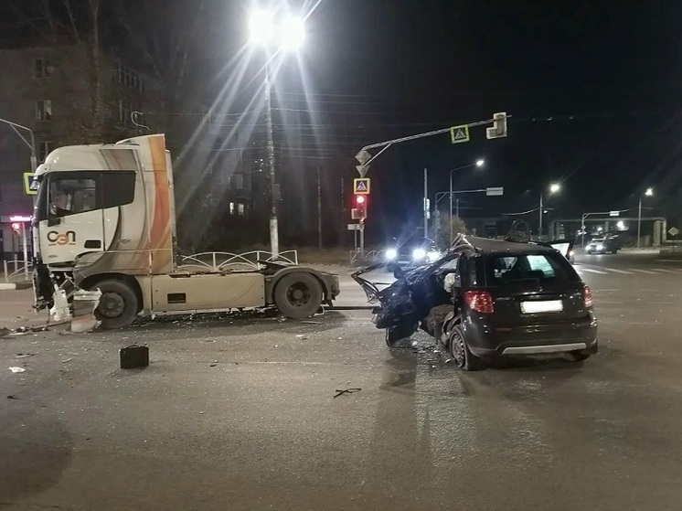 Пьяный водитель грузовика протаранил легковушку в Рязани, три человека погибли