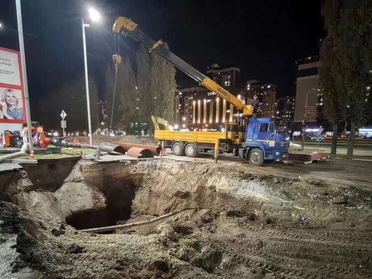 Коммунальщики заменили еще один участок коллектора на Московском проспекте Воронежа
