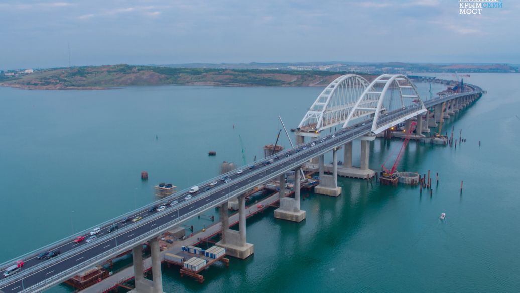 На Крымскому мосту временно перекрыли движение