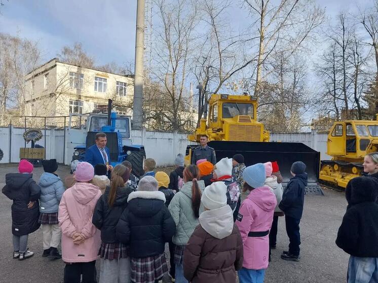 Школьникам Чебоксар показали, как работает Гостехнадзор