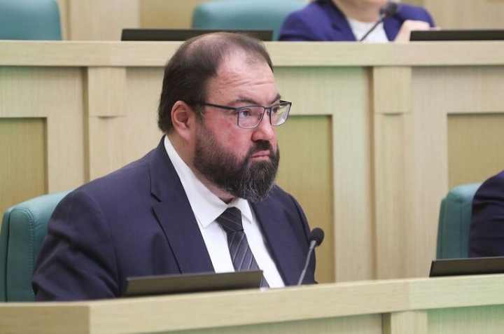 Минцифры предлагает блокировать аккаунты и сим-карты мошенников в «Максе»