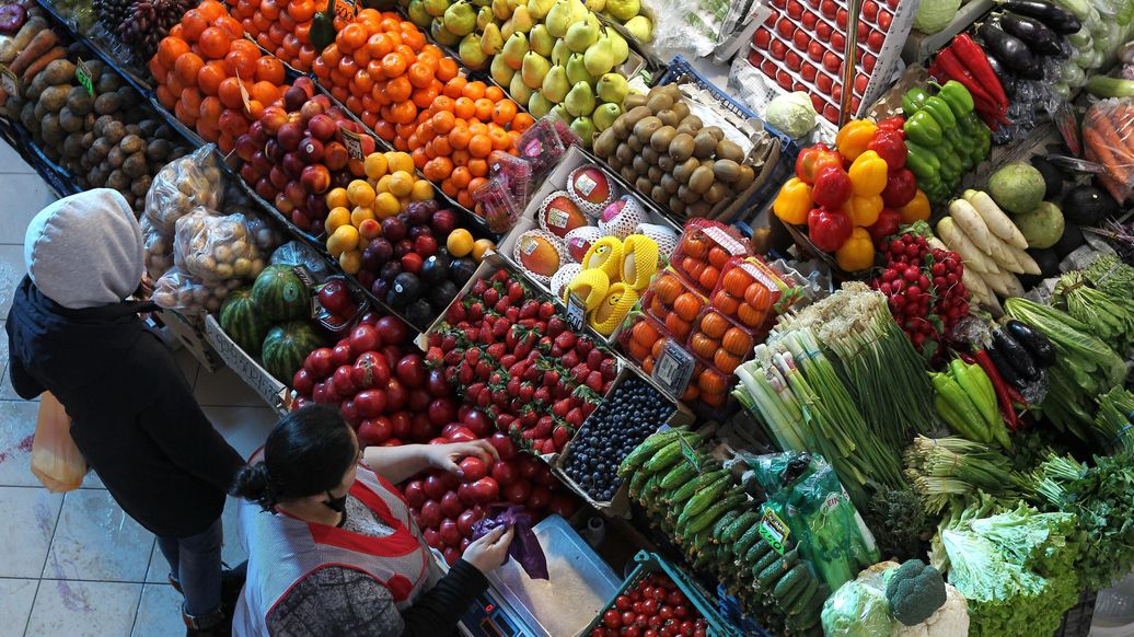 Какие продукты нельзя хранить в холодильнике и почему? Ответ диетолога
