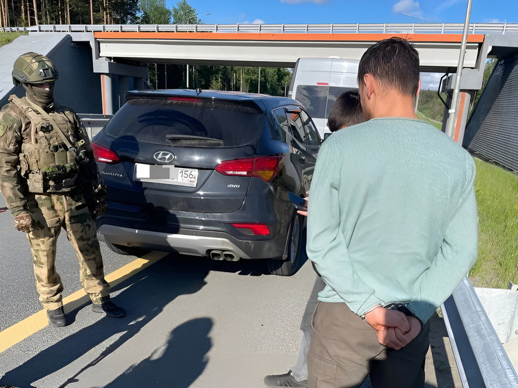 На М-12 в Чувашии задержали курьера с 1,5 кг гашиша под днищем авто