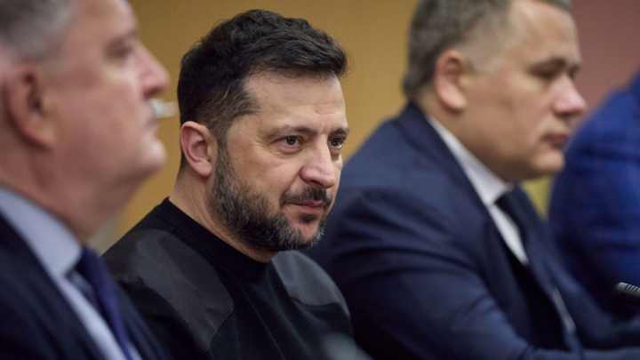 Зеленский заявил о готовности обсуждать территории на уровне лидеров