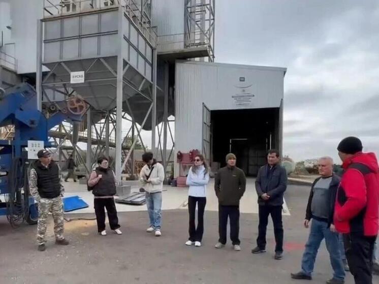 Слушатели «Школы фермера» изучили работу крупного семеноводческого хозяйства Калмыкии