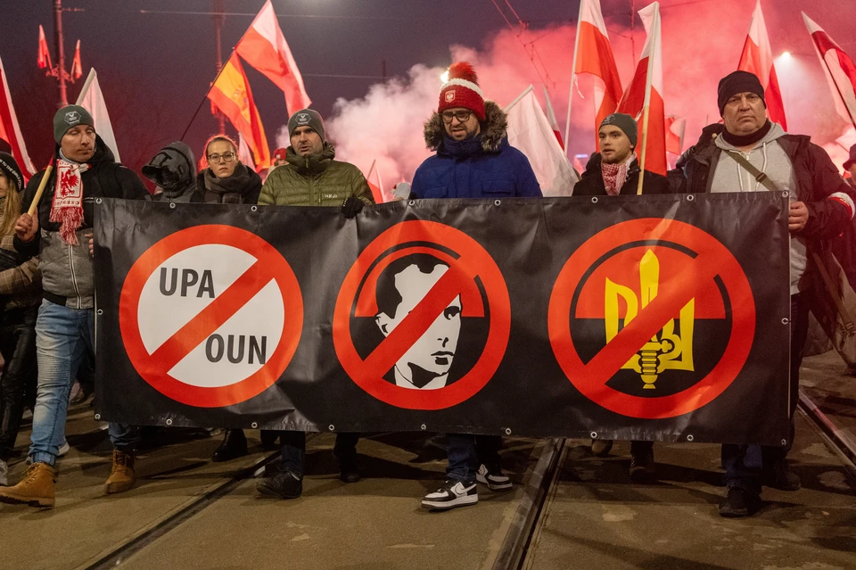Польские импотенты: Варшава прощает Киеву всё, даже «чёрную дыру» вместо следствия