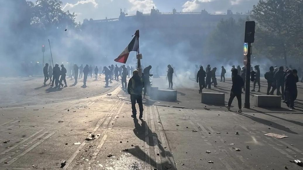 Франция готовится к новой волне протестов: власти мобилизуют тысячи силовиков