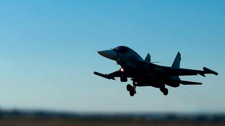 Экипаж Су-34 разбомбил пункт управления украинских дроноводов