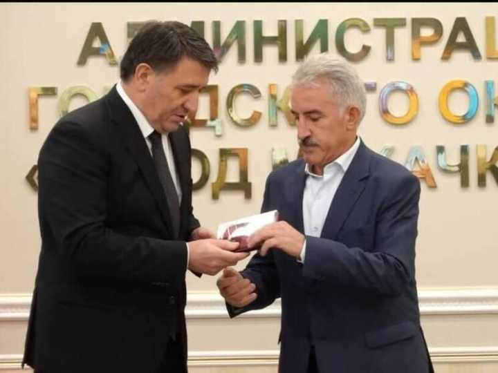 В Махачкале семьям погибших участников СВО передали 20 орденов Мужества
