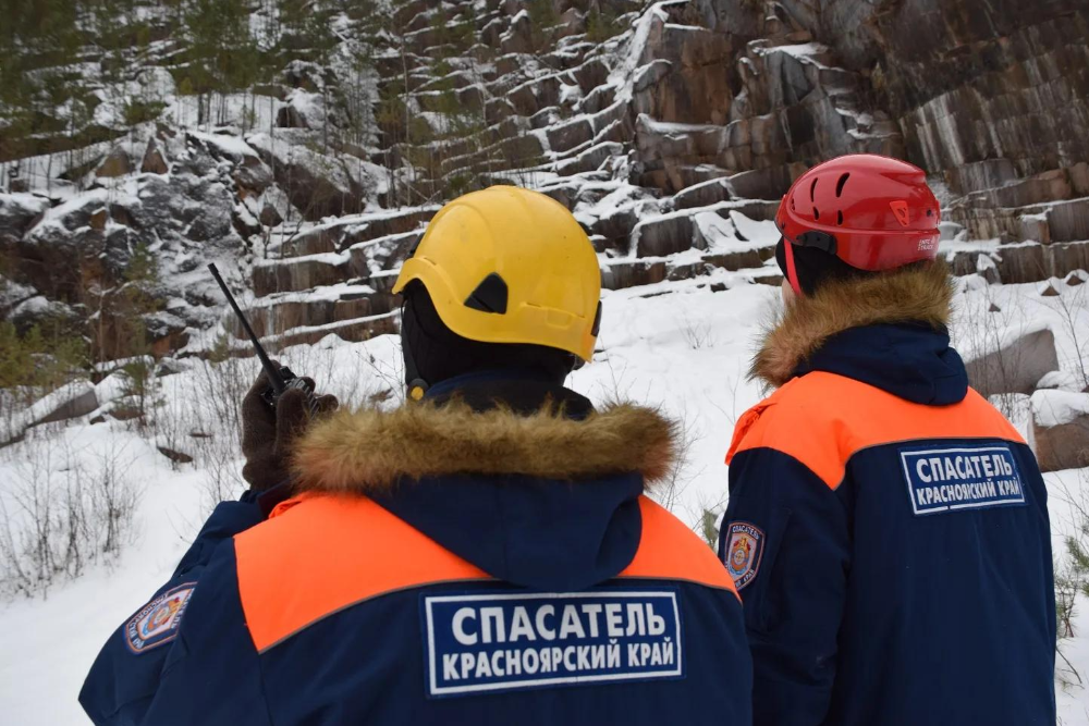 Сильный снегопад накрыл Красноярск и открывшийся для туристов нацпарк "Столбы"