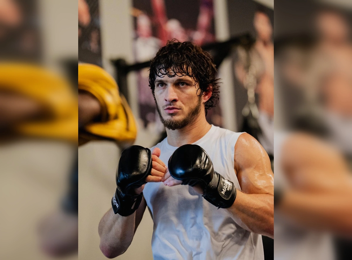 Евлоев проиграл первый бой в карьере, уступив Волкановски в бою за пояс UFC