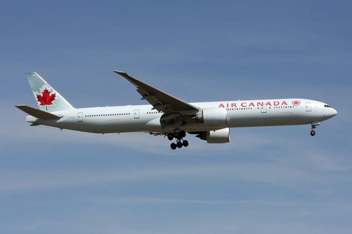 Самолет Air Canada подал сигнал бедствия и экстренно сел в Калгари