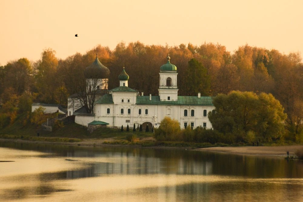 Псковский музей-заповедник передаст РПЦ Спасо-Преображенский собор XII века