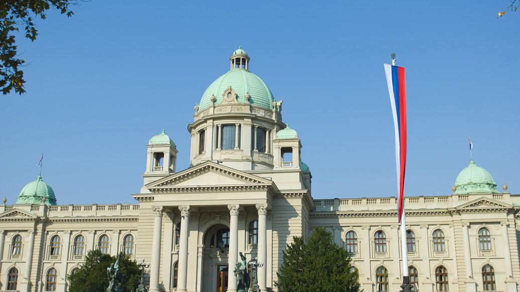 В Сербии проходят досрочные выборы в парламент