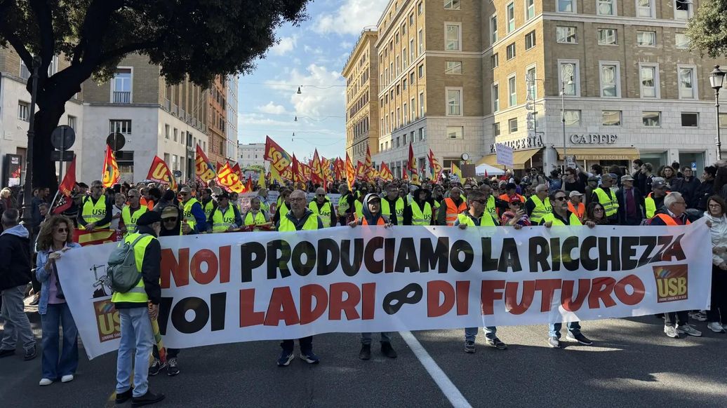 В Риме протестующие заблокировали улицу в районе Колизея