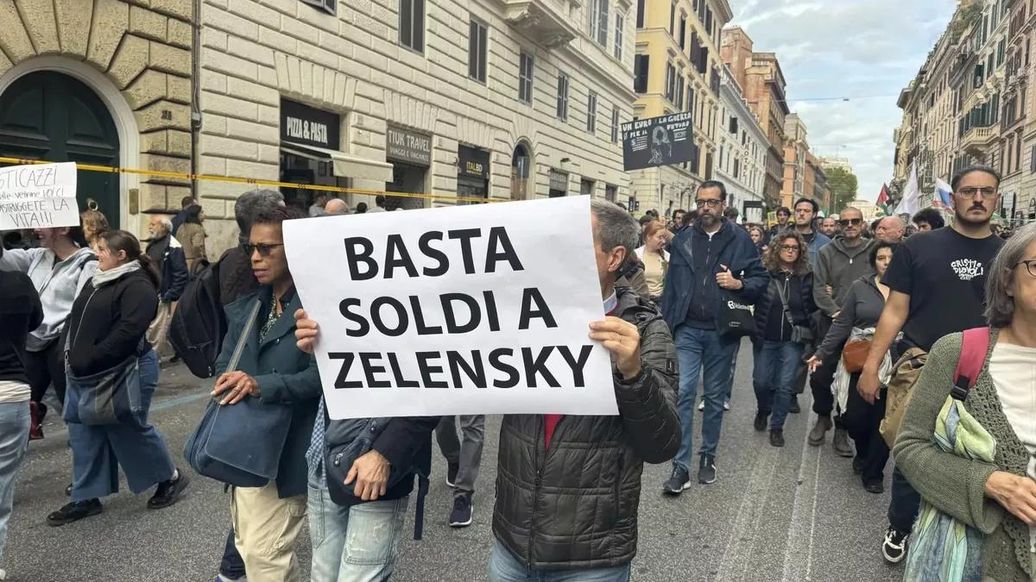 "Ни монеты, ни солдата для НАТО". В Риме проходит антивоенное шествие