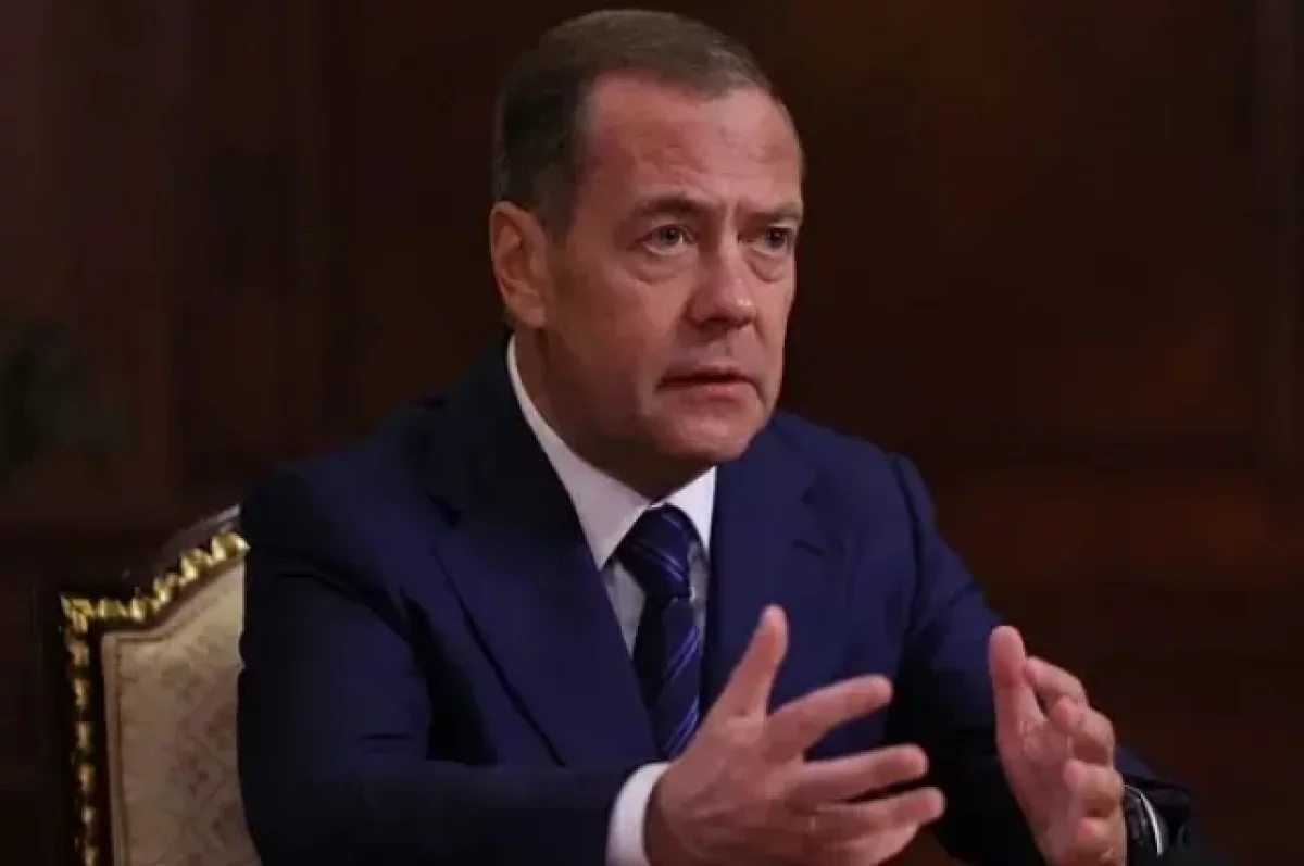 Медведев: западные ИИ-корпорации создают угрозу личным данным