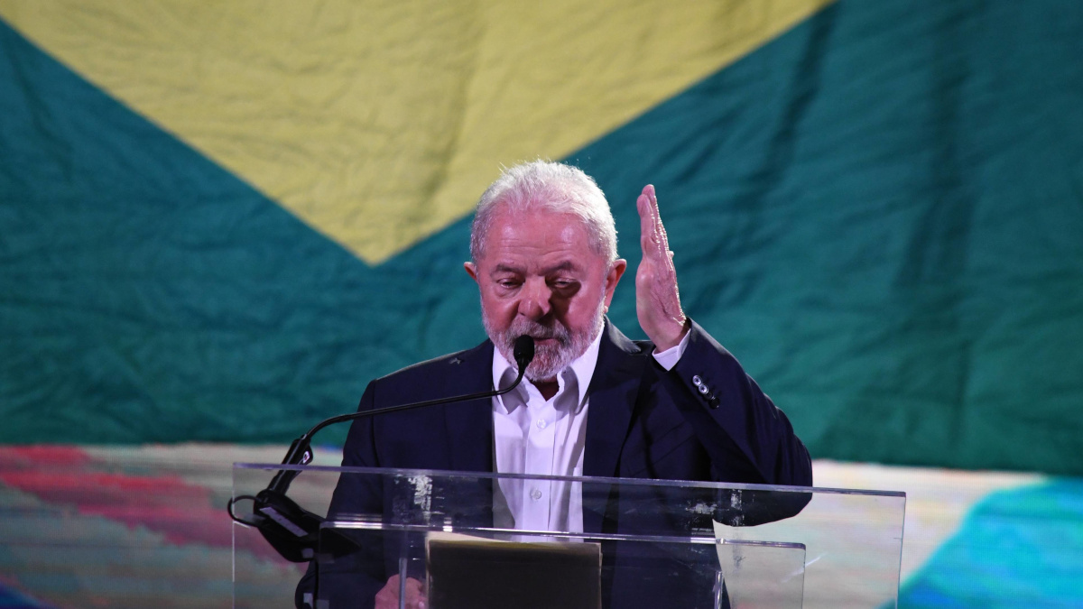 Лула назвал позором отъезд проигравшего на выборах Болсонару из Бразилии