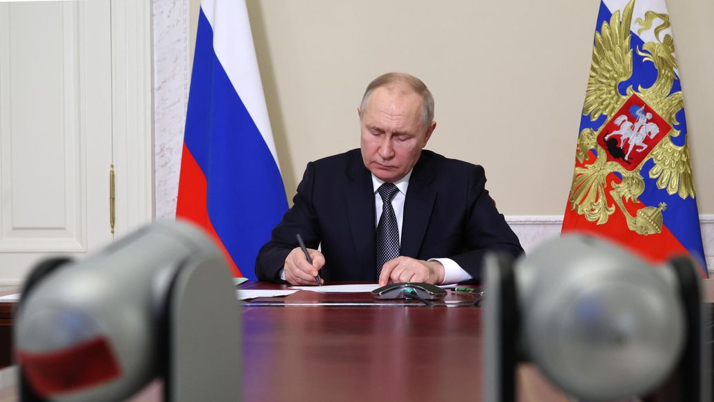 Путин поручил создать условия для обеспечения экономики специалистами