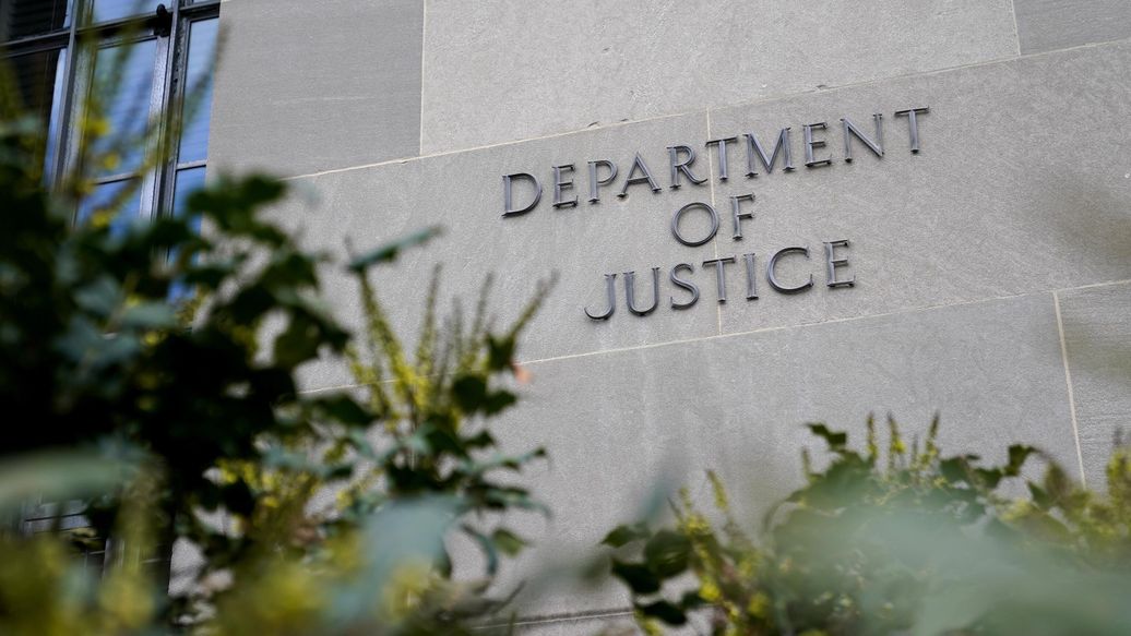 Минюст США объяснил новые обвинения против экс-главы ФБР Коми